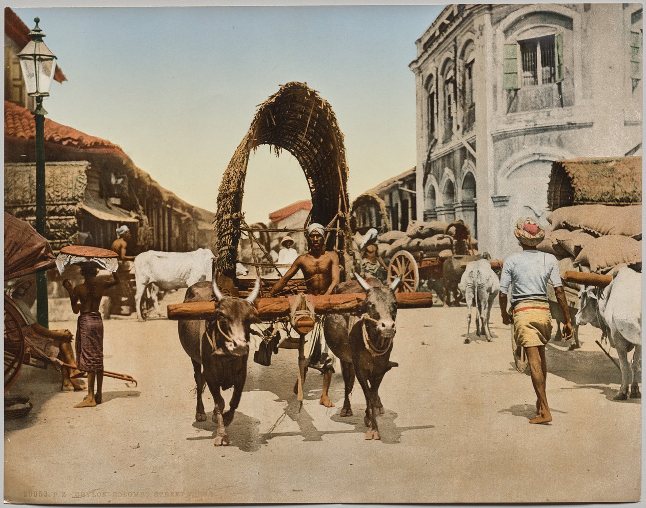 India. Ceylon. Colombo. Utcai jelenet, Dr. Kurt Boeck fotója után alkotó: Photoglob Co. (Zurich, active c. 1890 1910)