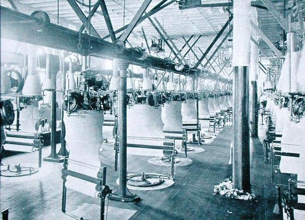 Manufacturing Natural Wool Underwear, 1900 körül, az „Under the Southern Cross – Glimpses of Australia” című könyvből, 1908-ban (f/w fotó) alkotó: Photographer Australian