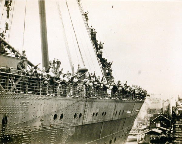 Mauretania Sydneyben, 1940. május (f/w fotó) alkotó: Photographer Australian