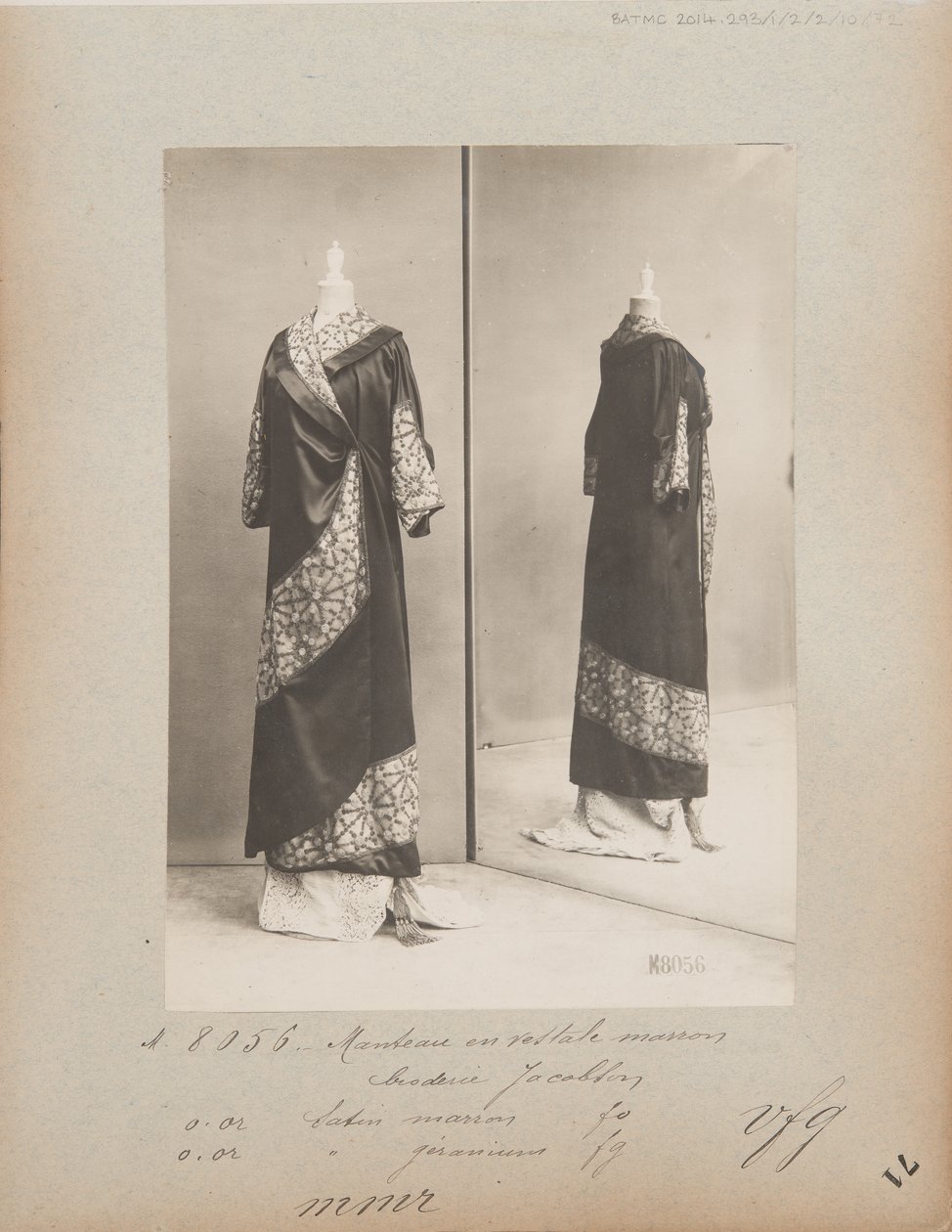 Album oldal: House of Worth, Evening Coat alkotó: Photographer French