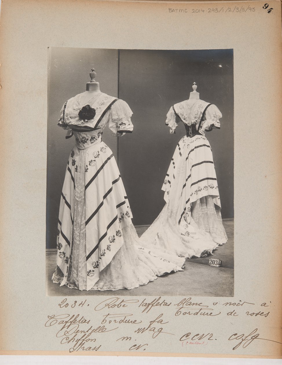 Album oldal: House of Worth, estélyi ruha alkotó: Photographer French