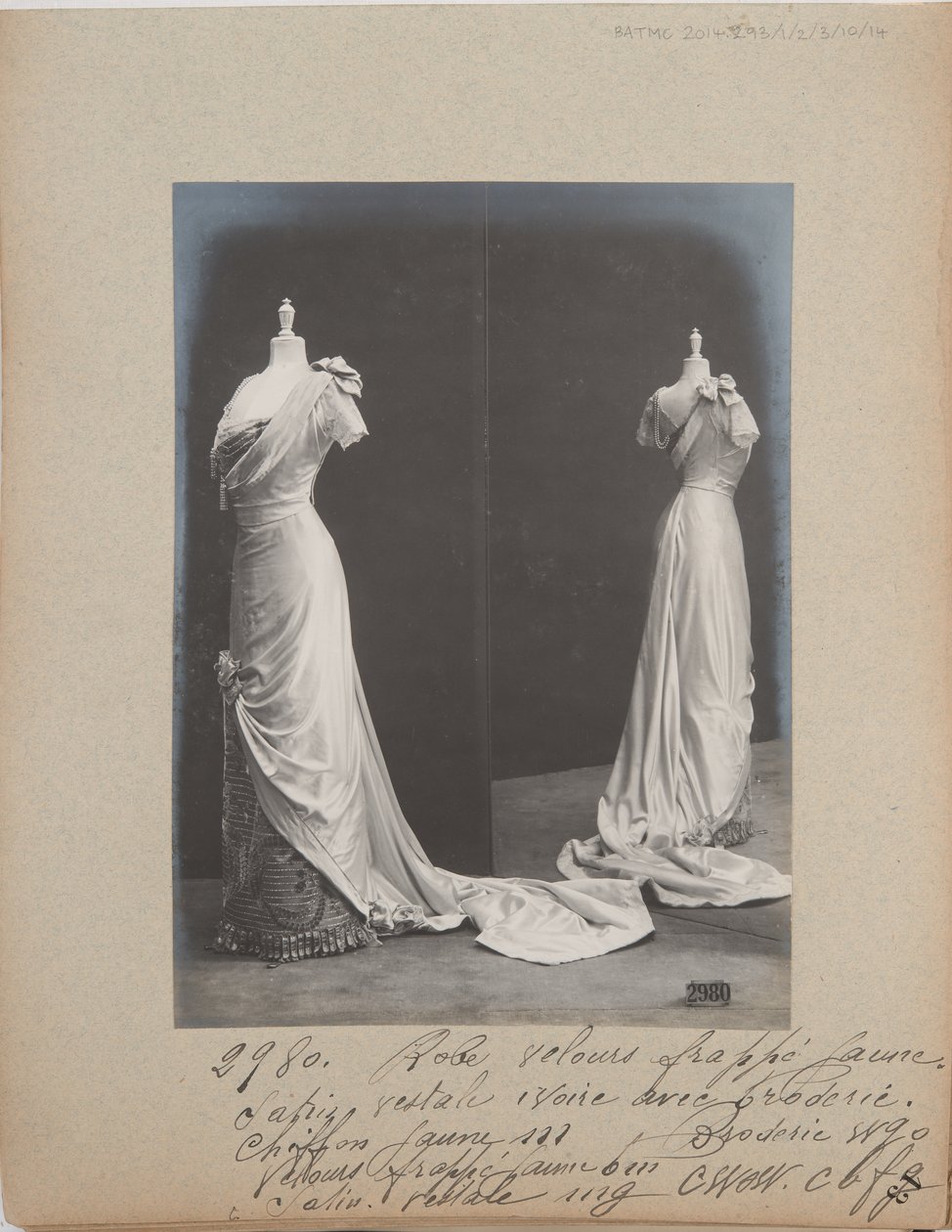 Album oldal: House of Worth, estélyi ruha alkotó: Photographer French