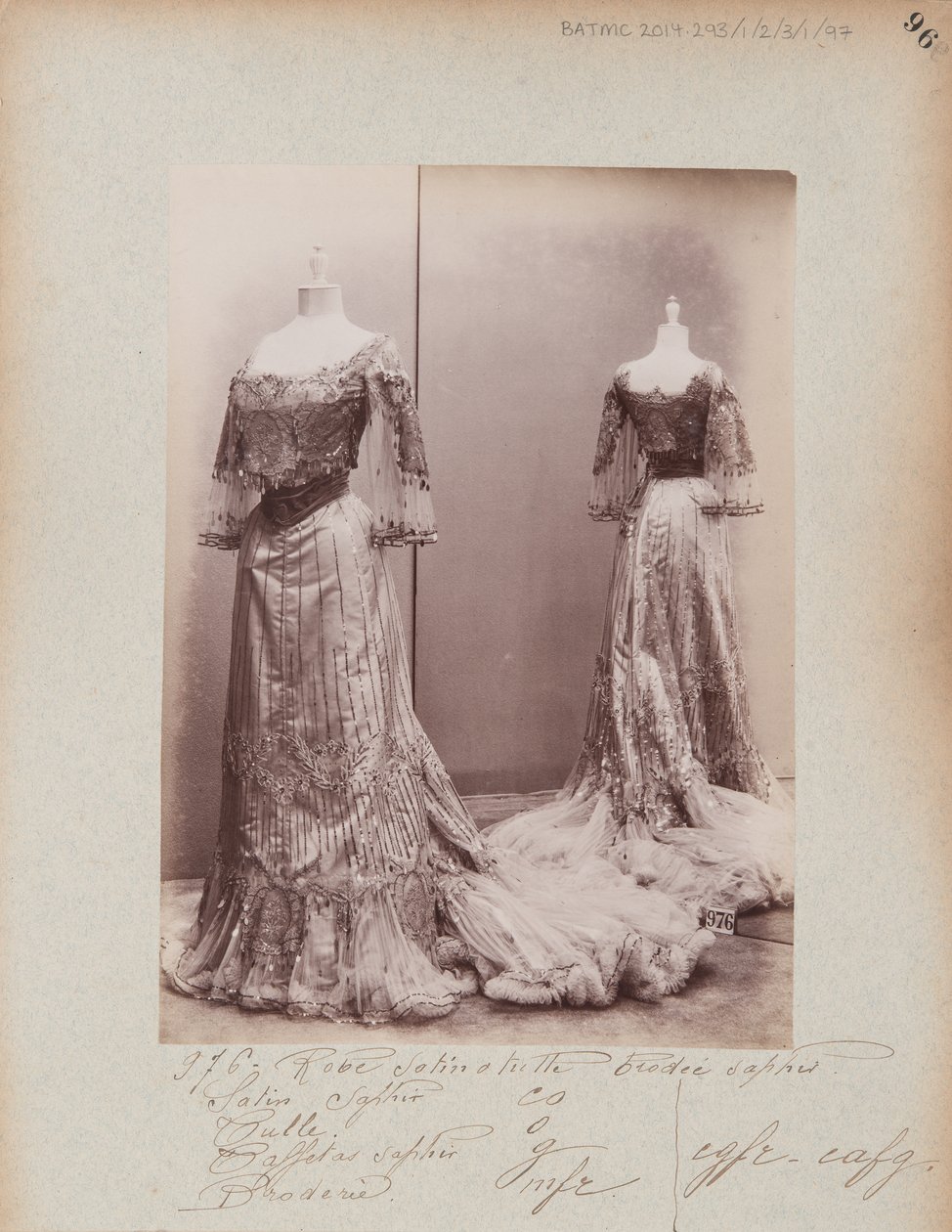 Album oldal: House of Worth, estélyi ruha alkotó: Photographer French
