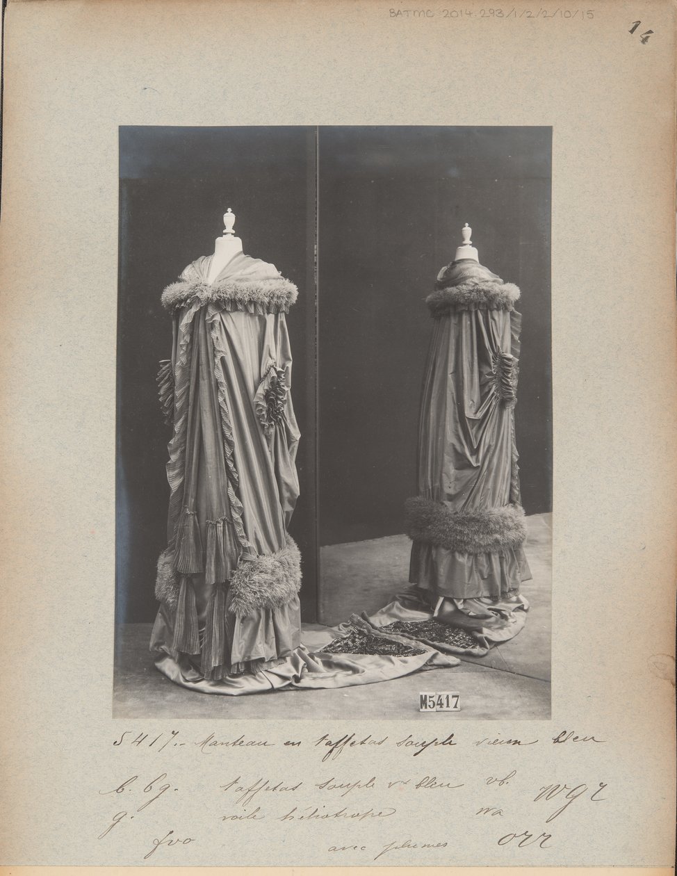 Albumoldal: House of Worth, Evening Mantle alkotó: Photographer French