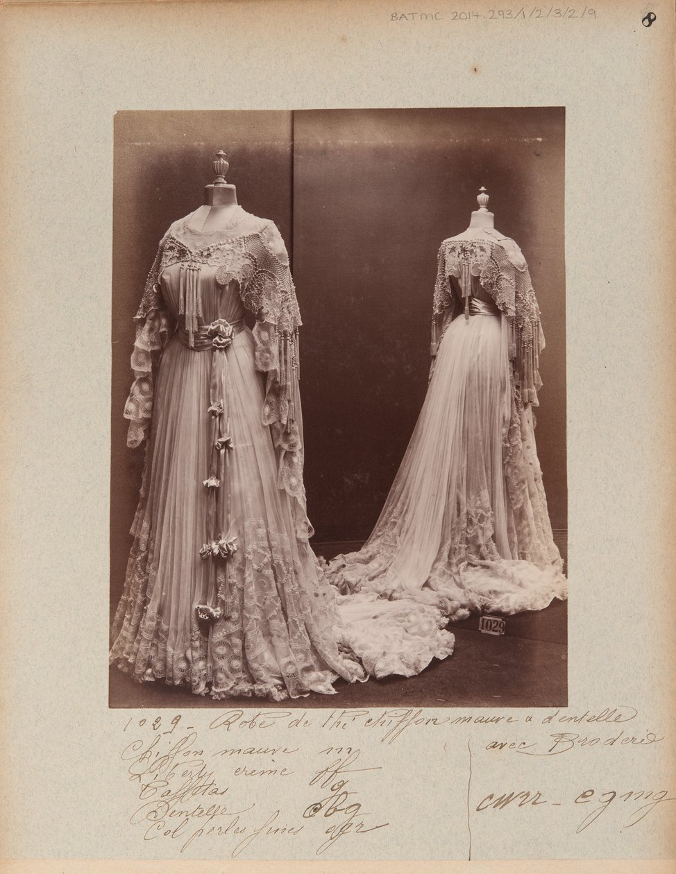 Album oldal: House of Worth, Tea Gown alkotó: Photographer French