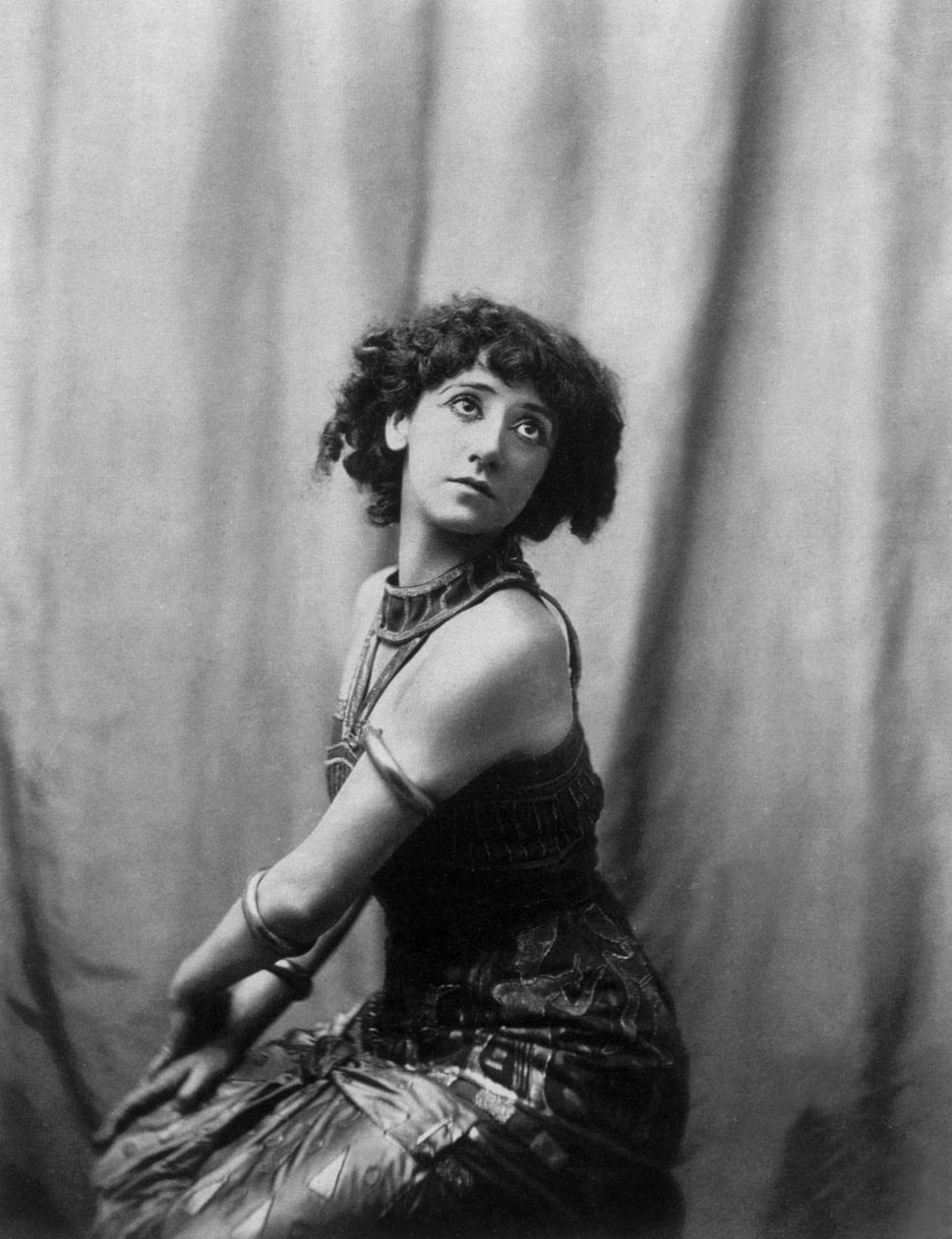 Tamara Karsavina rabszolgaként a párizsi Kleopátrában alkotó: Photographer French