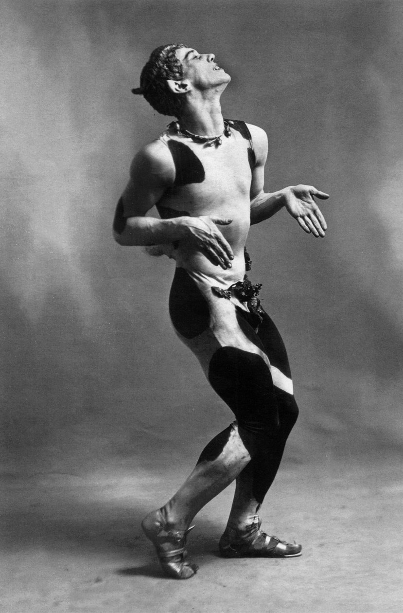 Vaszlav Nizsinszkij mint Faun az Egy faun délutánja című balettben, Párizs alkotó: Photographer French