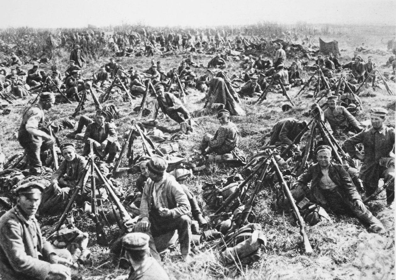 A „Nagy franciaországi háborúból”: Roupy előtt pihenő német gyalogság, 1918 körül (f/w fotó) alkotó: Photographer German
