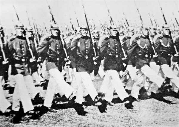 Német csapatok parádésan a Kaiser előtt, 1911. augusztus 28. (f/w fotó) alkotó: Photographer German