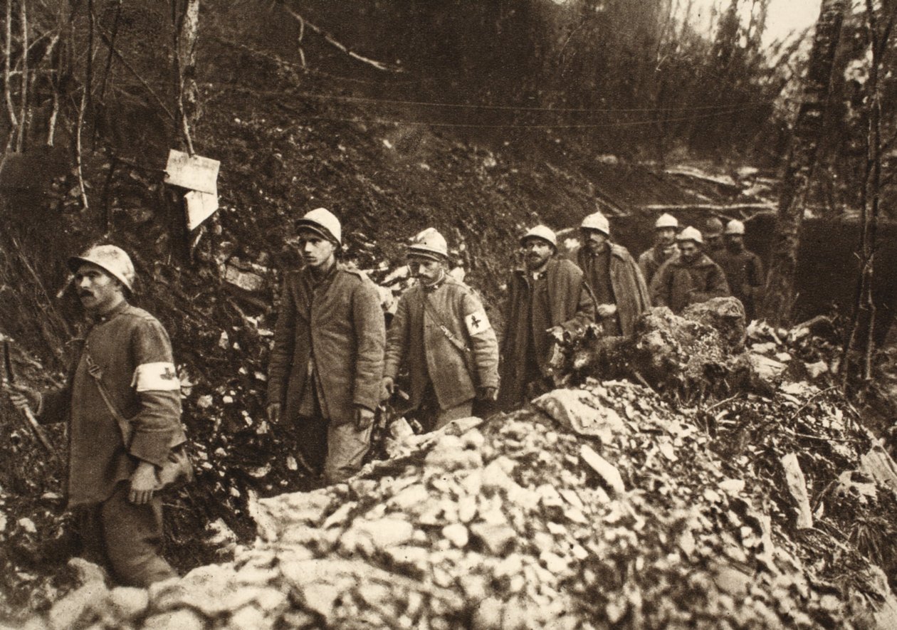 A tolmini olasz foglyok a csata első napján, 1917. október 24-én visszavezették saját állásaikat (f/w fotó) alkotó: Photographer German