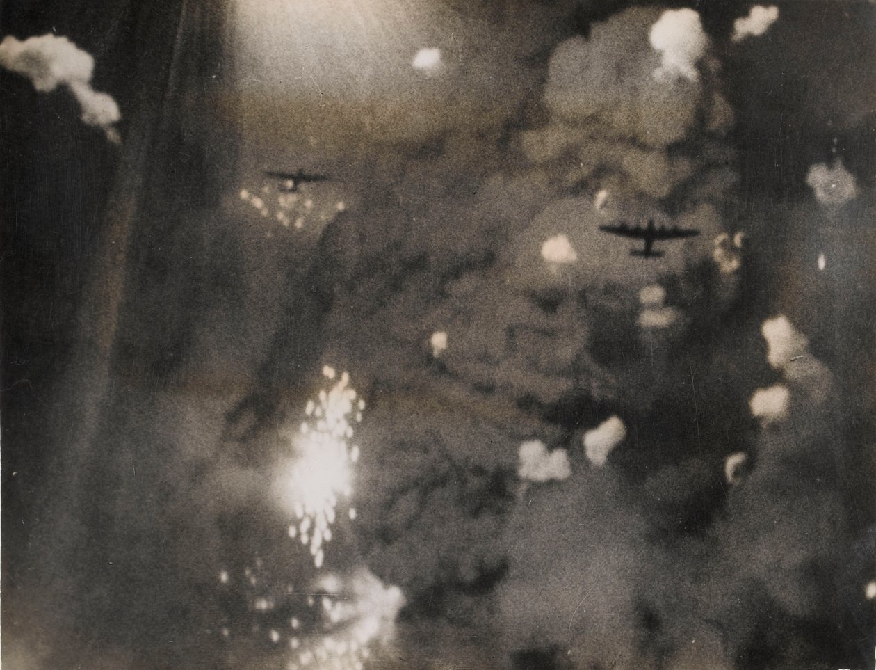 A fénykép, amikor a Royal Air Force Lancasters megtámadta Drezdát (f/w fotó) alkotó: Photographer German
