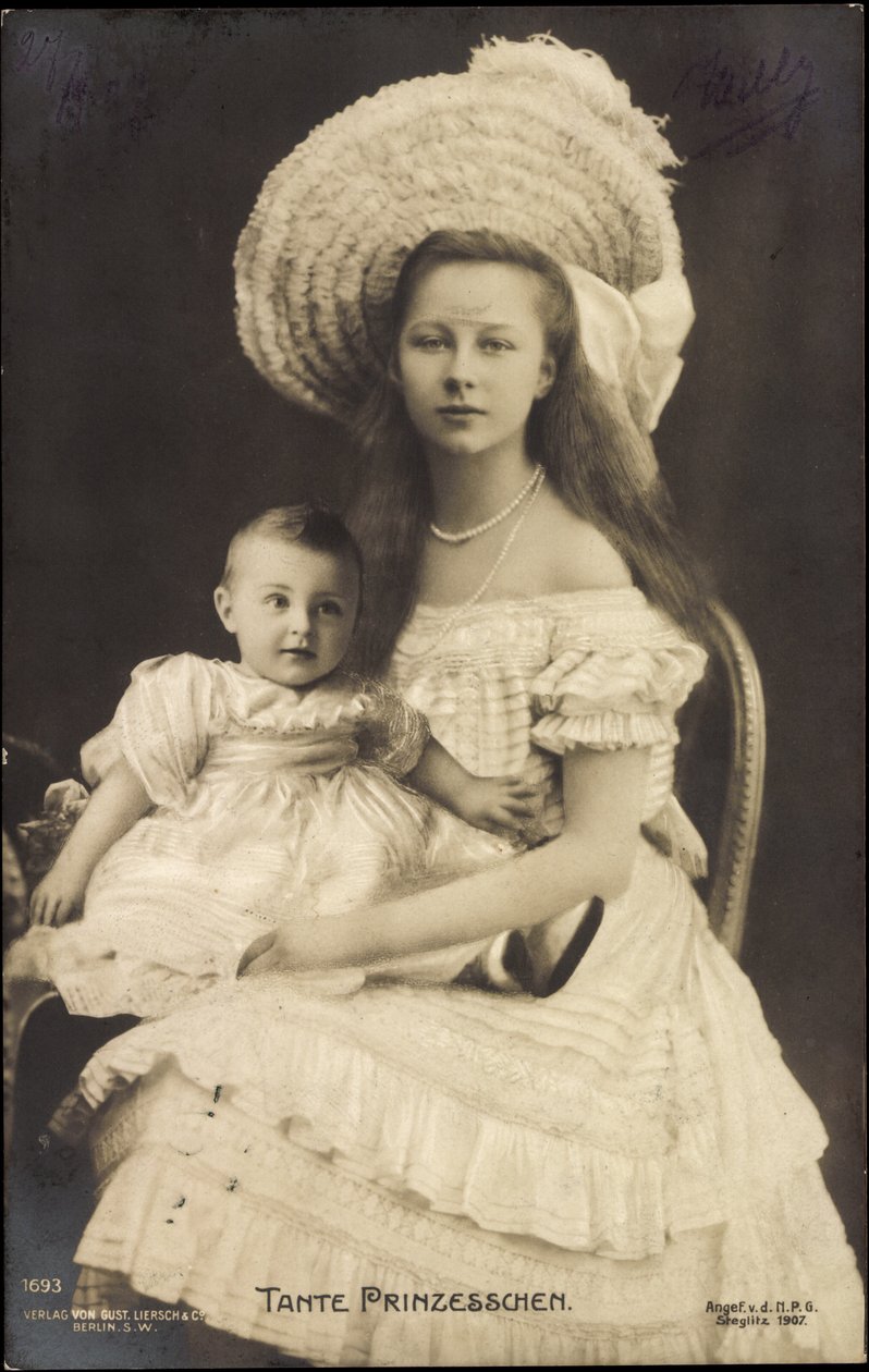Luise Viktória királynő mint hercegnők nénje alkotó: Photographer German