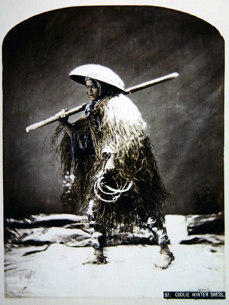 Japán portás téli ruhában, 1900 körül (színes fotó) alkotó: Photographer Japanese