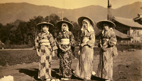 Japán nők hagyományos ruhában alkotó: Photographer Japanese
