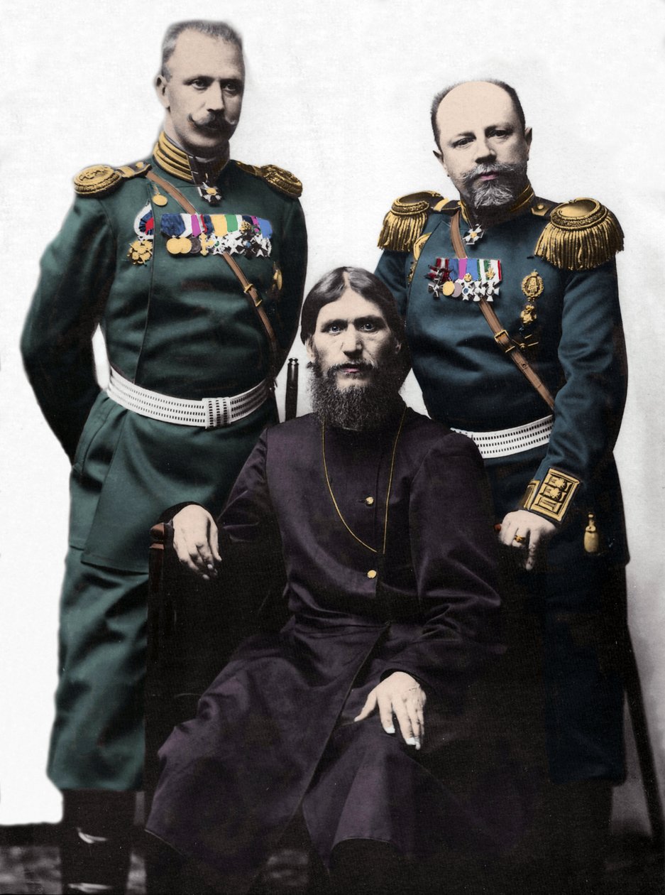 Grigorij (Grigorij) Lefimovics Novykh, Raszputyin (Raszputyin) néven ismert (1869-1916) von Lohman kapitánnyal és Putyatin herceggel. (Balról jobbra: Mihail Putjatyin herceg, Grigorij Raszputyin és D Loman ezredes) alkotó: Photographer Russian