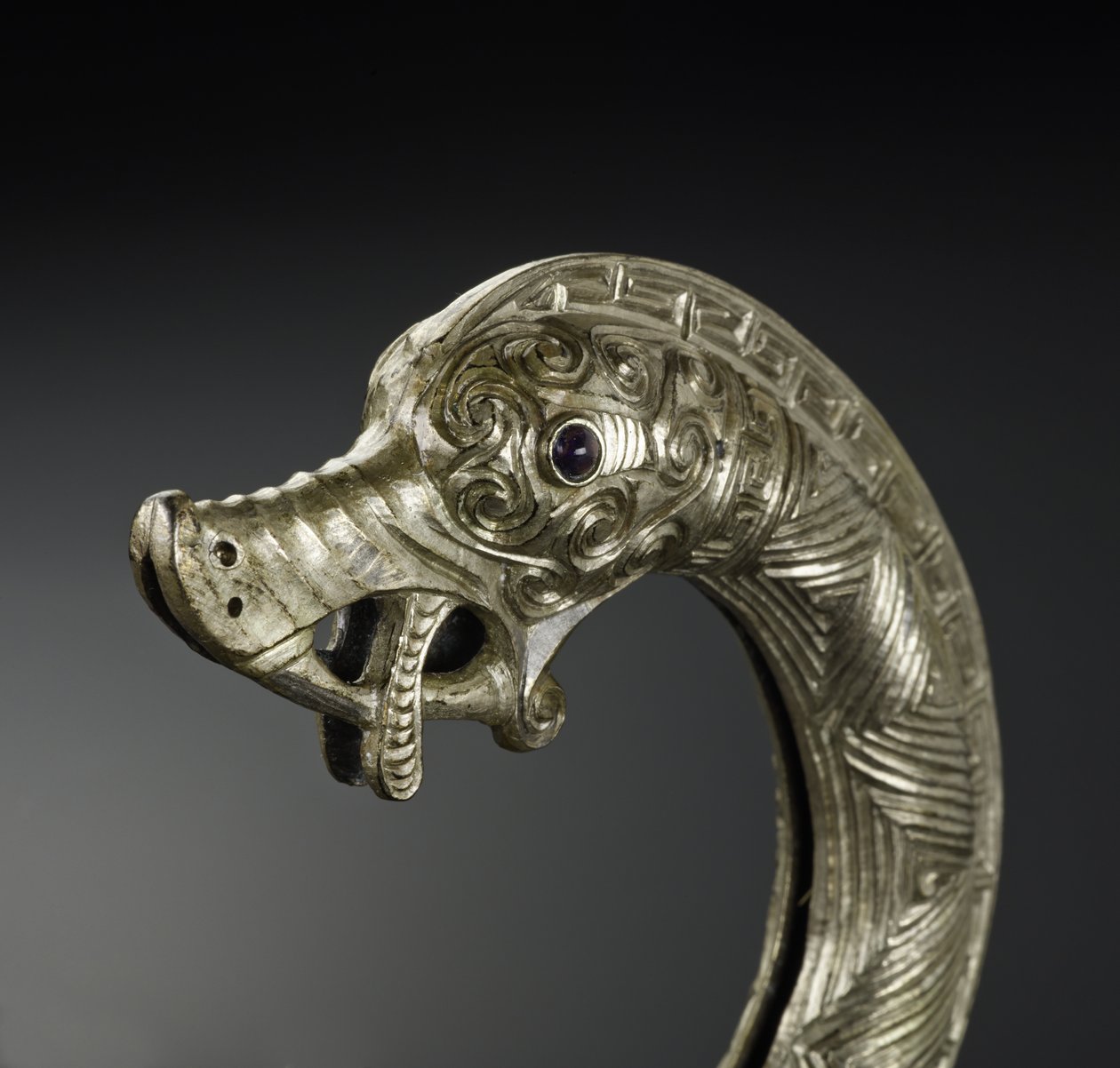 A Szent Ninian-szigeti hüvelyes kapszula (ezüst és üveg) alkotó: Pictish