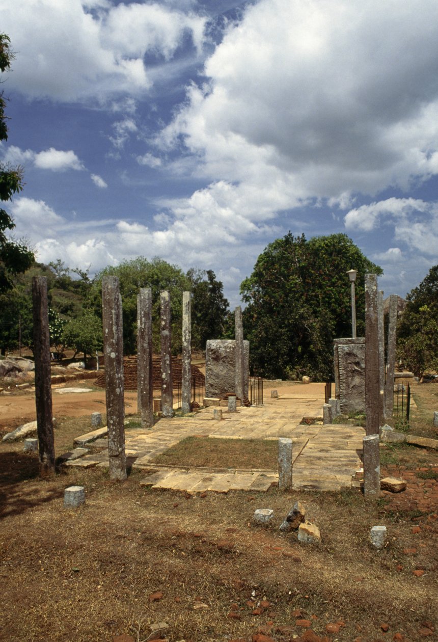 Ereklyekamra, Mihintale, Anuradhapura közelében, Srí Lanka alkotó: Blaise Nicolas Le Sueur