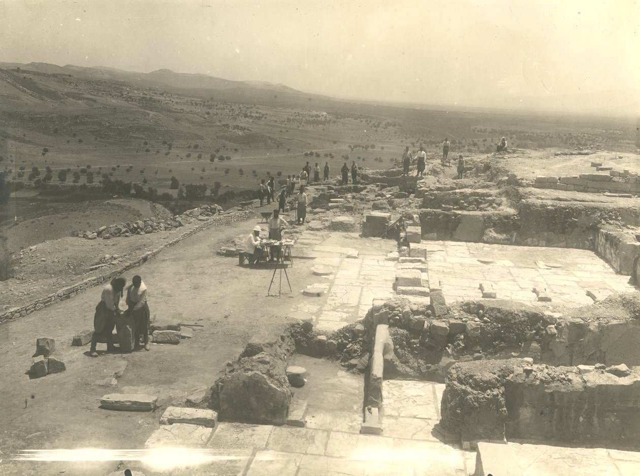 Látkép a Phaistos palota ásatásairól, olasz régészeti misszió, Luigi Pernier és Federico Halbherr vezetésével, Kréta, Görögország alkotó: Blaise Nicolas Le Sueur