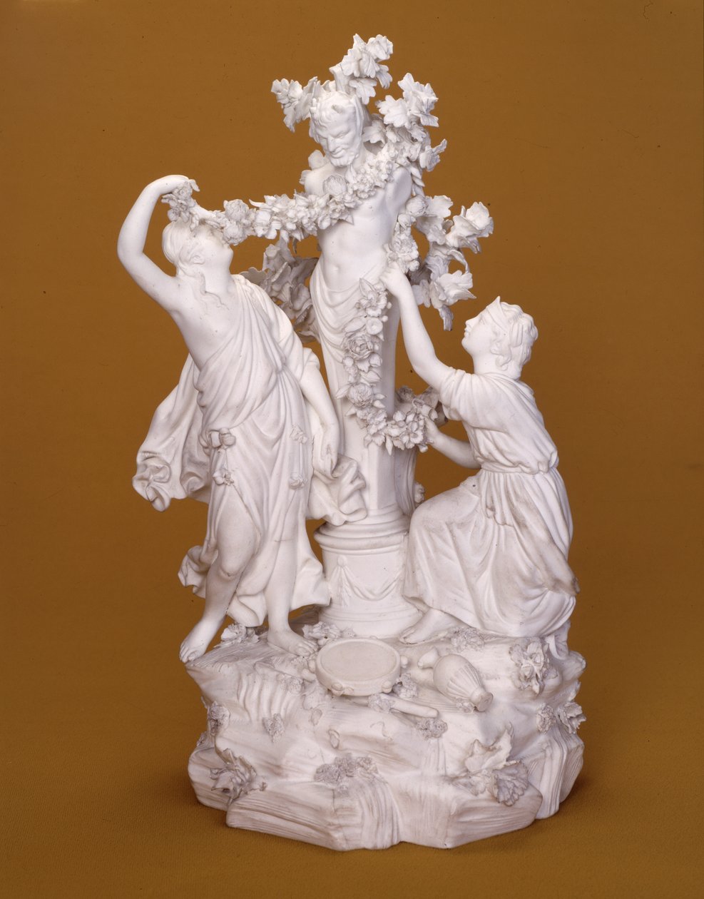 Serpenyőt díszítő két Bacchantes figuracsoport, Derby, 1780 körül (porcelán) alkotó: Pierre Stephan