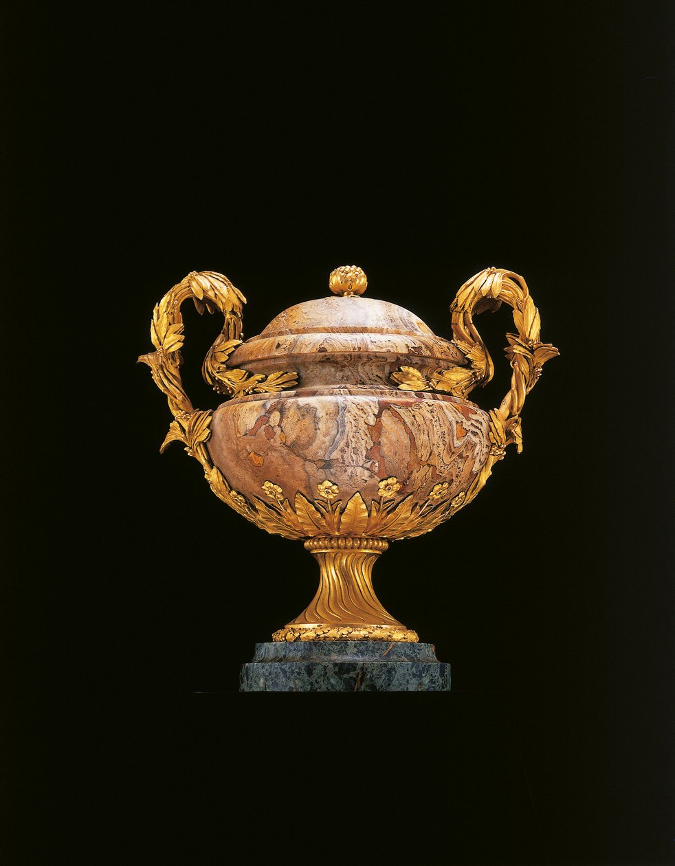 Az egyik XIV. Lajos egyiptomi váza, 1770-75 alkotó: Pierre Langlois