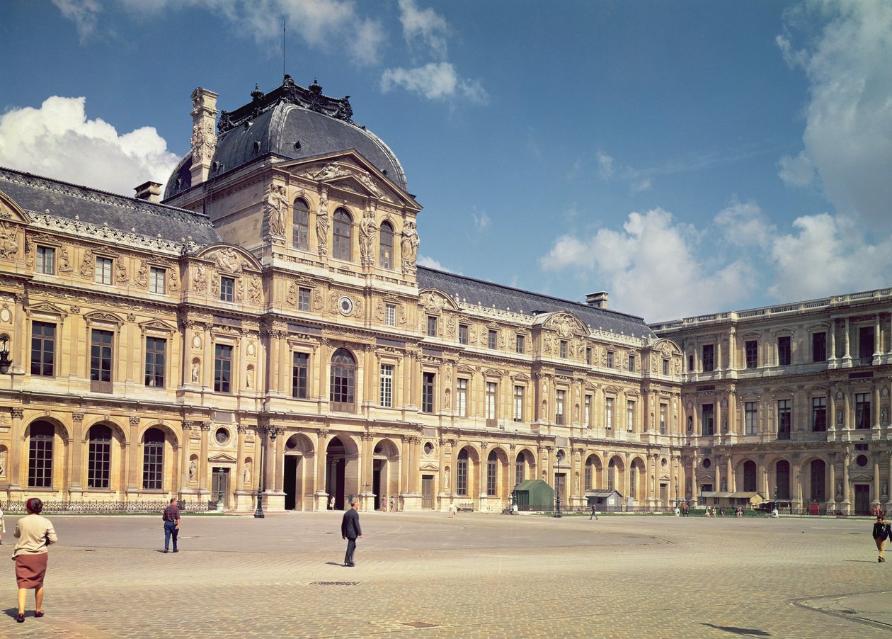 Henri II homlokzat a Cour Carree-ban alkotó: Pierre Lescot
