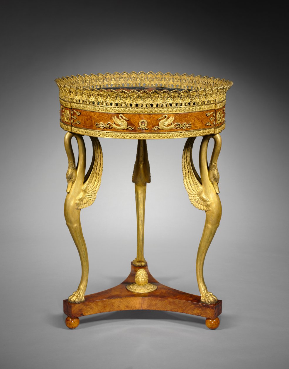 Virágállvány (Jardinière), 1800 körül (fa aranyozott bronz tartókkal) alkotó: Pierre Philippe Thomire