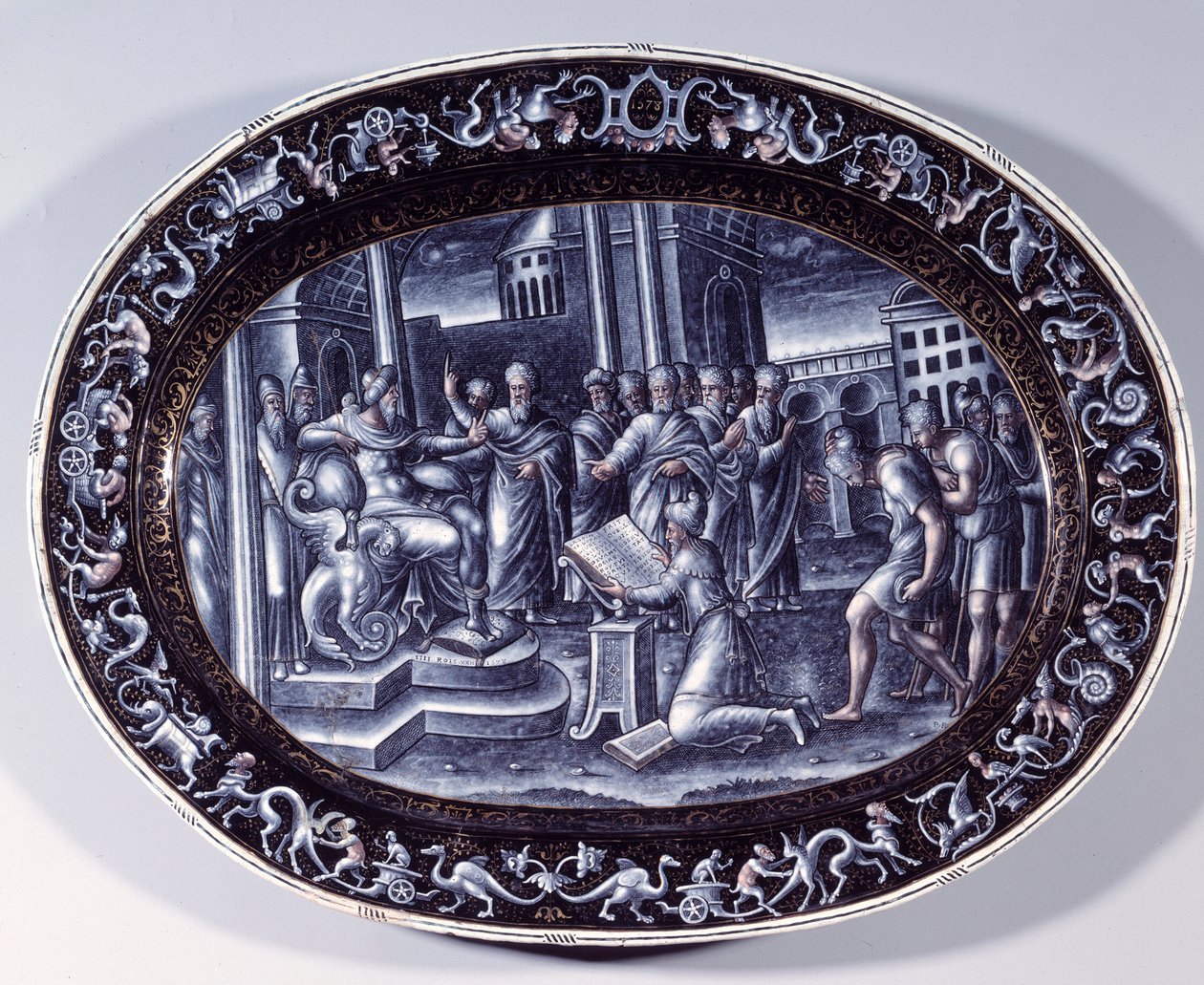 Saphan térdelve olvassa Josiast, a Livres de la Loi Plat e-mailt Pierre Reymond arannyal díszítve (aktív 1537 és 1584 között) 1578 Paris, Musee du Louvre alkotó: Pierre Reymond