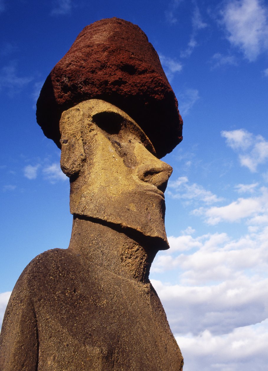 Monolit szobor az Ahu Nau Nau-n az Anakena strandon, Moai kultúra, 1000-1600 alkotó: Polynesian