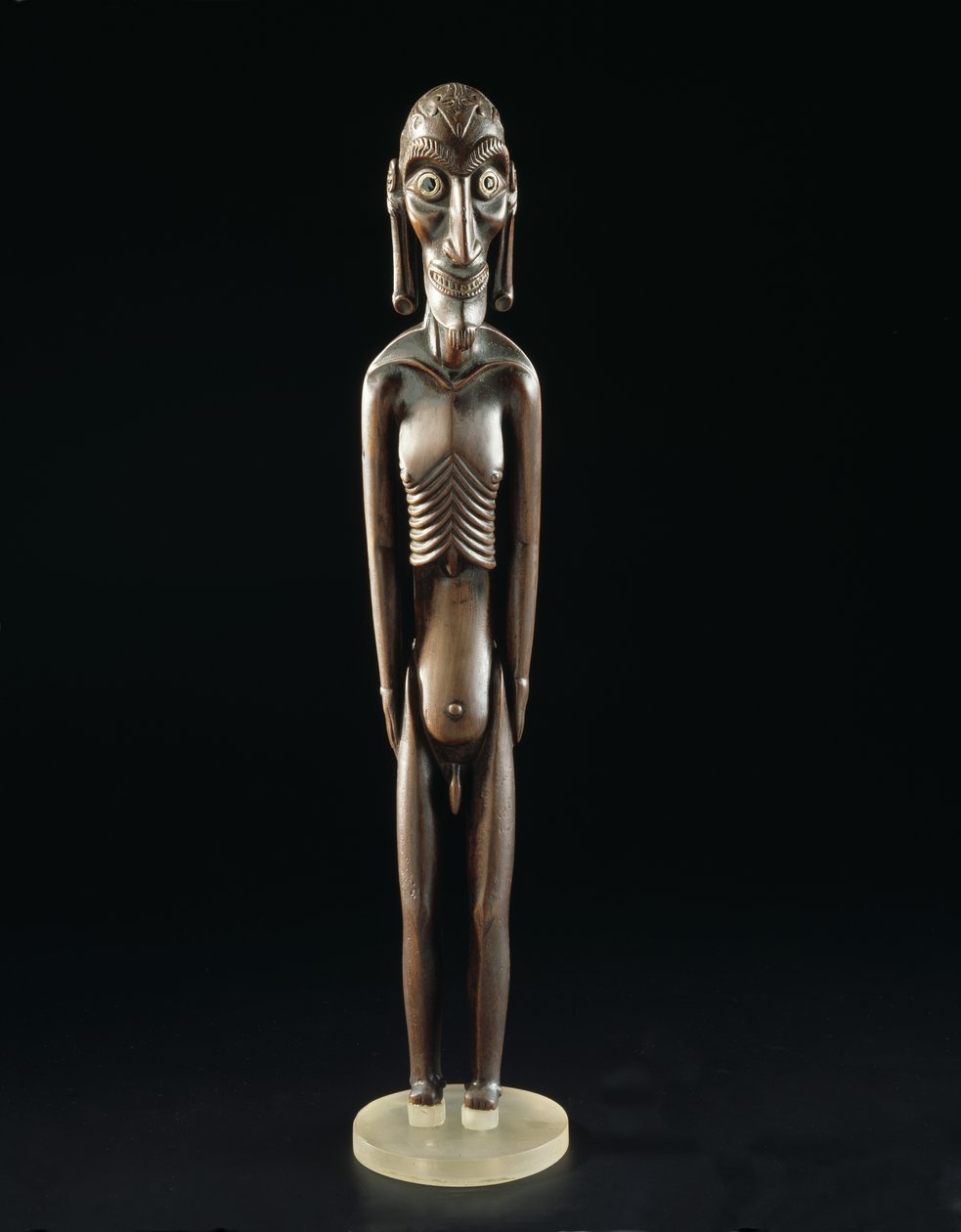 Férfi alakra faragott fafigura, a Húsvét-szigetről, 1894 előtt (fa és obszidián) (részletesen lásd: 141970) alkotó: Polynesian