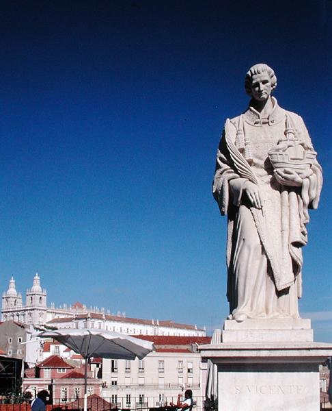 Szent Vince-szobor a háttérben a San Jeronimo-kolostorral alkotó: Portuguese School