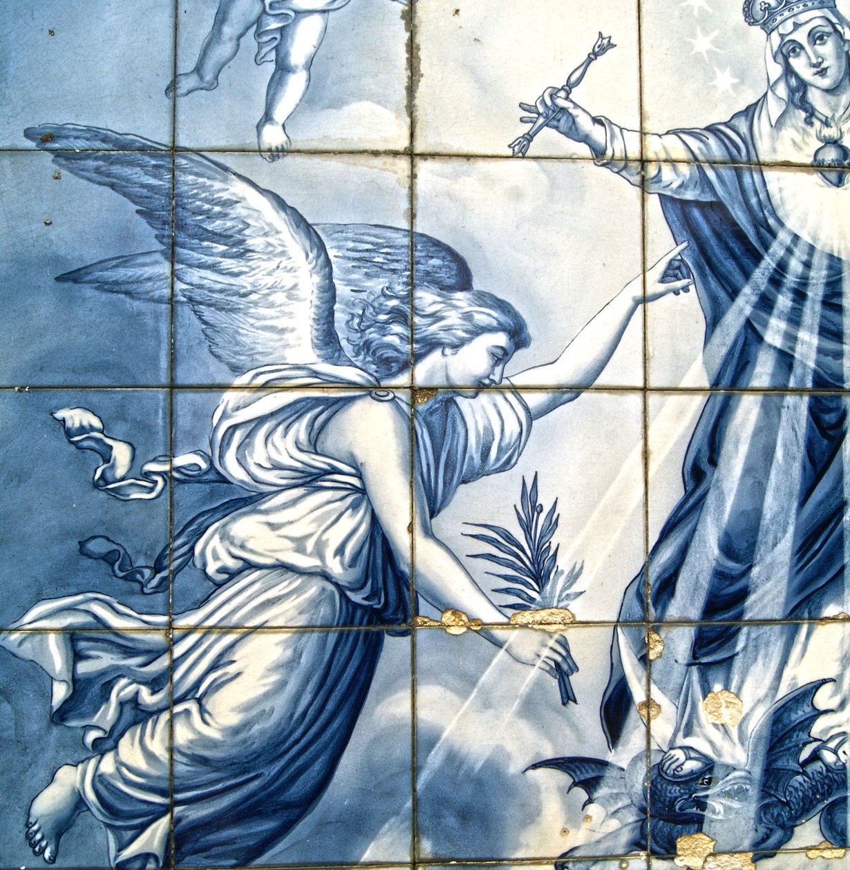 Dísztábla, amelyen Gábriel arkangyal és Szűz Mária egy szárnyas kígyót összezúz, Lamego, Portugália. 1738 alkotó: Portuguese School