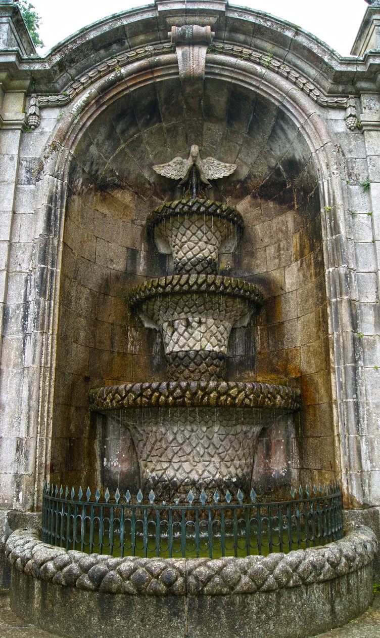 Pelikán szökőkút, a Gyógyszerek Boldogasszonyának szentélye, Lamego, Portugália 1738 (kő) alkotó: Portuguese School