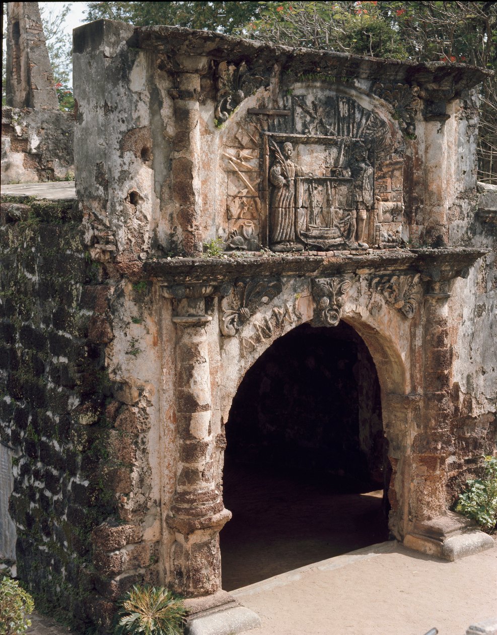 Kilátás a Fortaleza erőd kapujára alkotó: Portuguese School