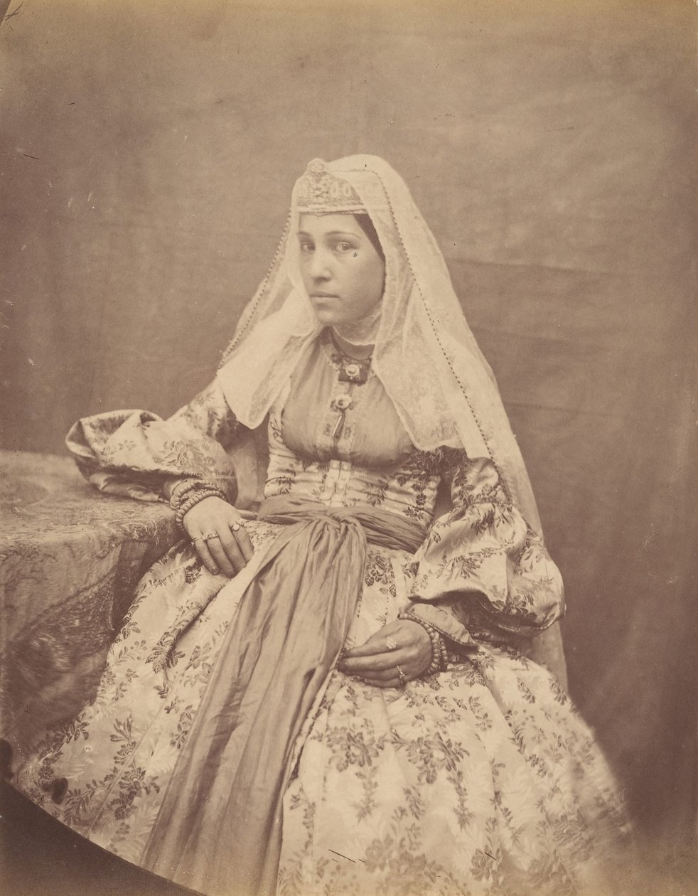 [Teheráni örmény nő], 1840-60-as évek. alkotó: Possibly by Luigi Pesce.
