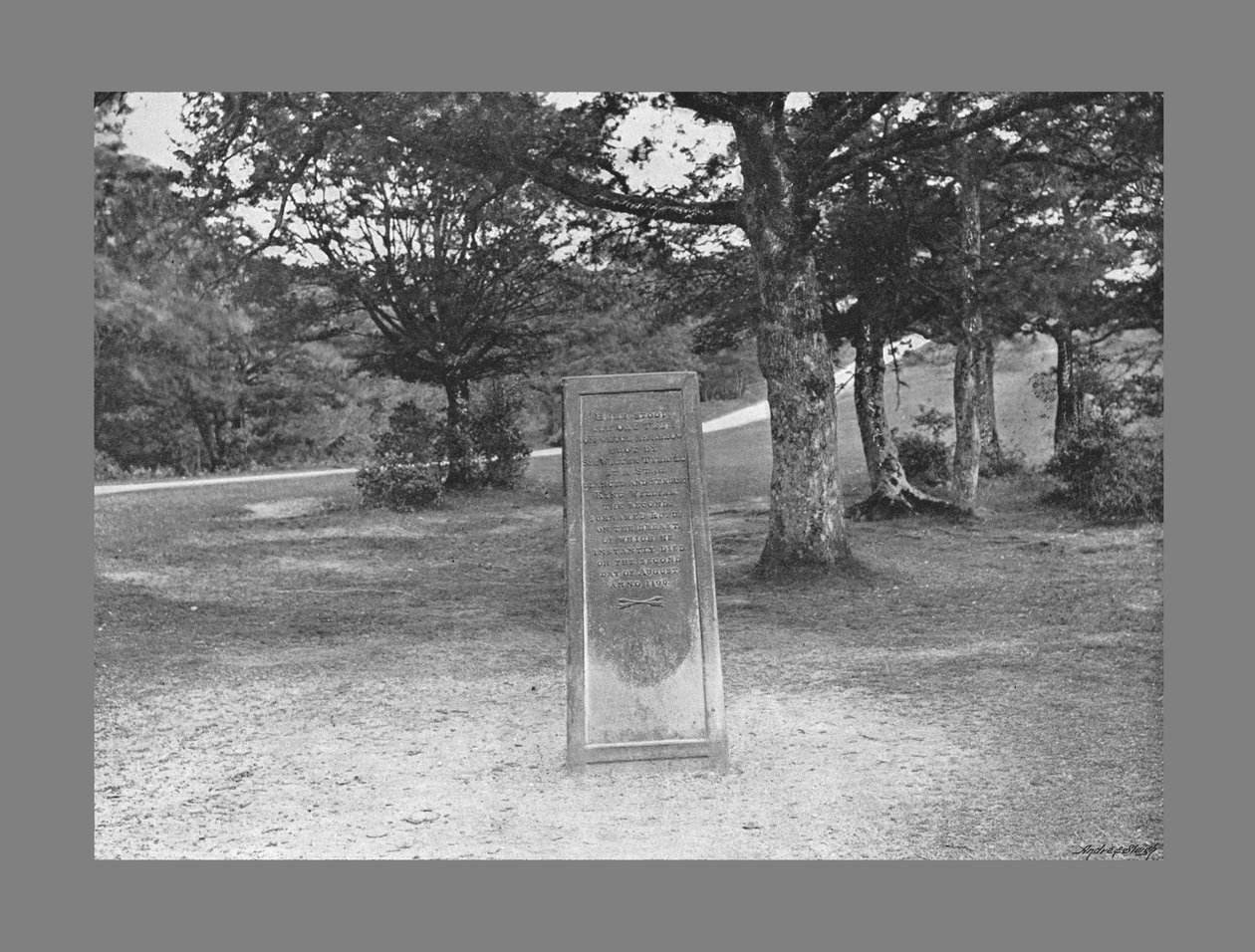 Rufus Stone, New Forest Hants, c1900 alkotó: Poulton and Co