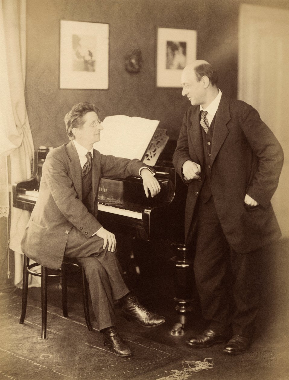Alexander Zemlinsky és Arnold Schönberg Prágában, 1917. alkotó: Prague . Photo studio Schlosser and