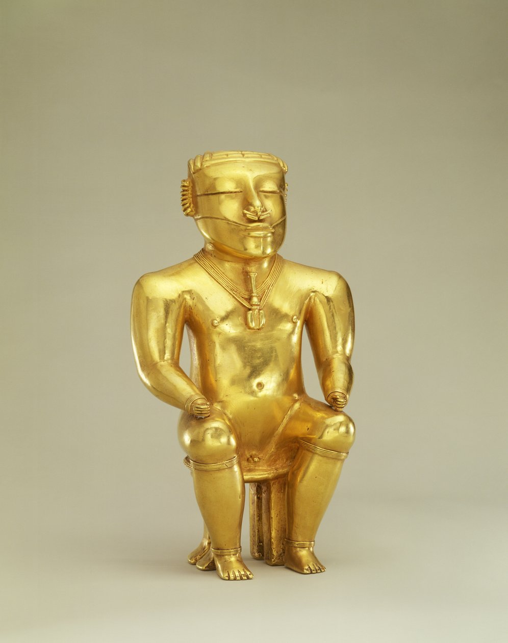 Antropomorf mész lombik (arany) alkotó: Pre Columbian
