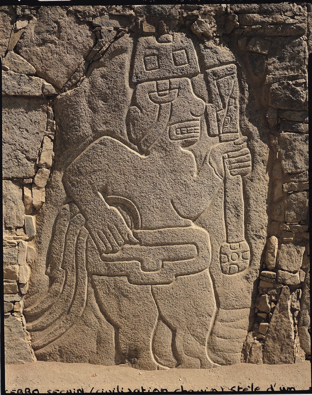Egy bunkósbotot tartó harcost ábrázoló sztélé, Chavin kultúra alkotó: Pre Columbian