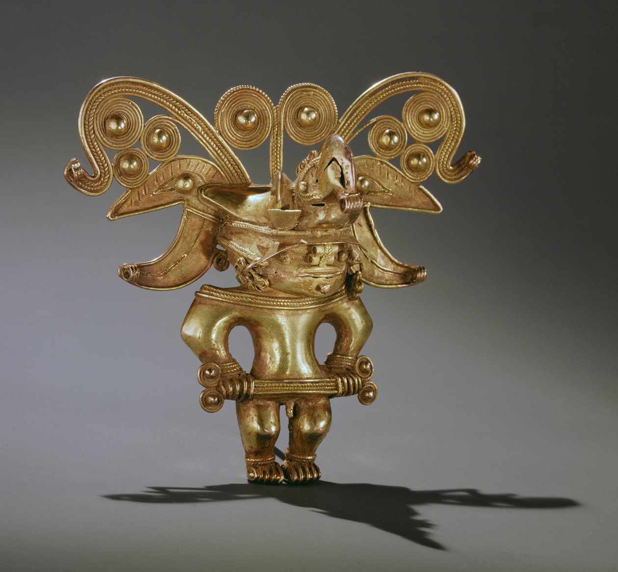 Tairona harcos figura medál (arany) alkotó: Pre Columbian