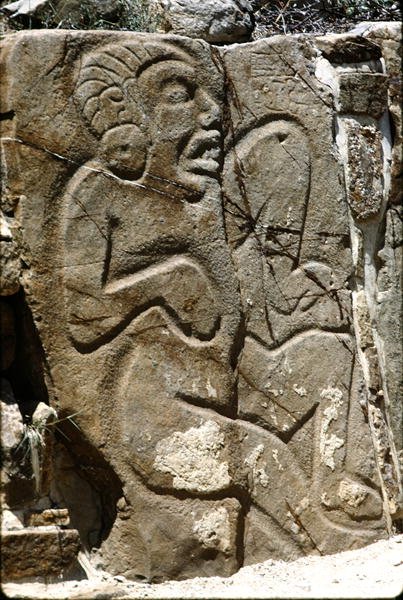 Danzante (táncoló) alak faragása, Kr.e. 600-200 körül alkotó: Pre Columbian Pre Columbian