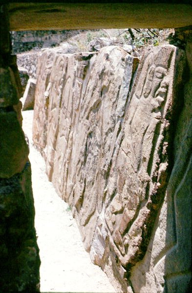 Danzante (táncoló) figurák faragásai, ie 600-200 körül alkotó: Pre Columbian Pre Columbian
