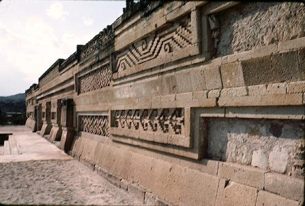 Udvari fal mintás kővel alkotó: Pre Columbian Pre Columbian
