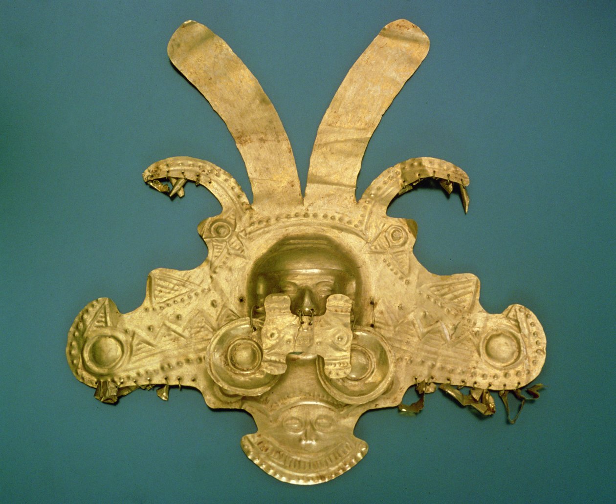 Korai Calima diadém (vágott és kalapált arany) alkotó: Pre Columbian