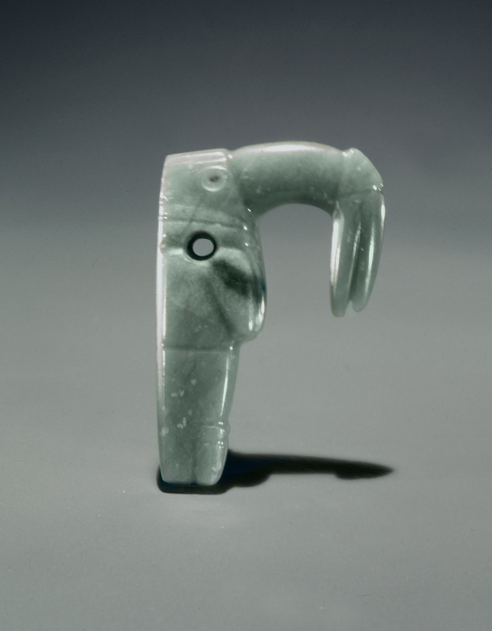 Csőrmadár, Guacimoból, Linea Vieja területéről (áttetsző halvány tengerzöld jáde) alkotó: Pre Columbian Pre Columbian