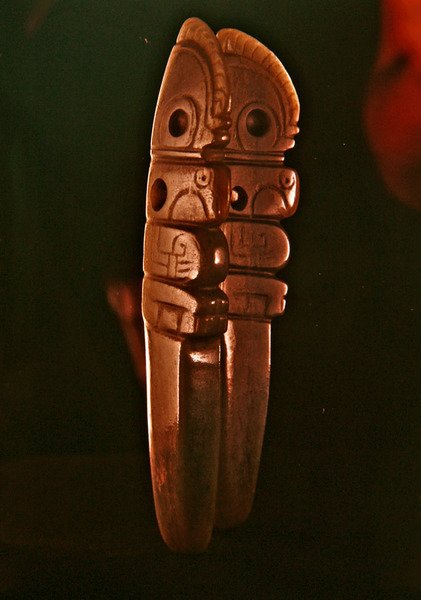 Bird kelt, Guacimoból, Linea Vieja területéről (áttetsző tengerzöld jáde) alkotó: Pre Columbian Pre Columbian