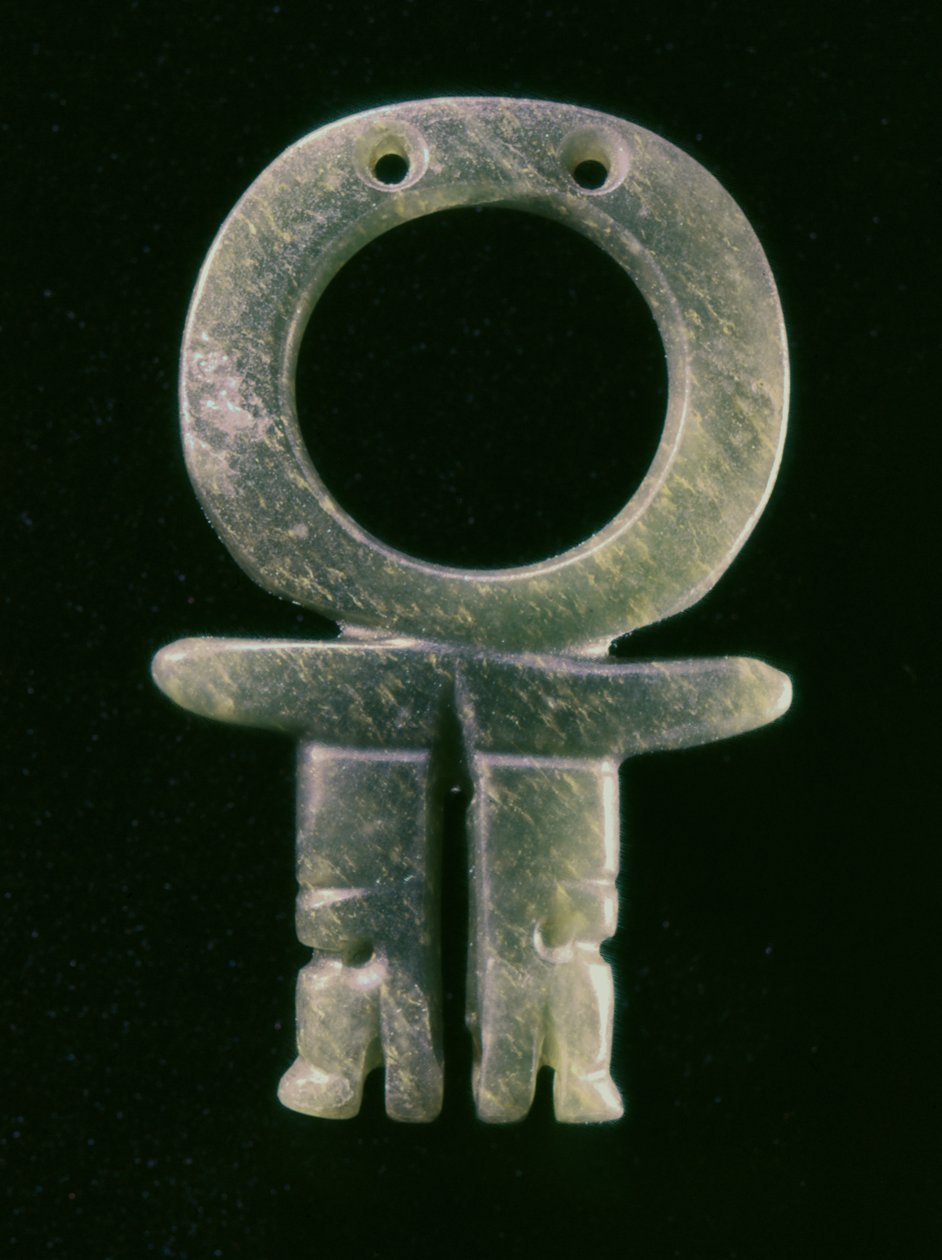 Kör alakú medál két aligátorfejjel, Guacimo-ból, Linea Vieja területéről (középzöld jade) alkotó: Pre Columbian Pre Columbian