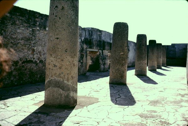 Udvar oszlopokkal alkotó: Pre-Columbian Pre-Columbian