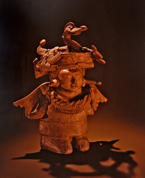 Figura kidolgozott fejdísszel, Nopiloa Culture (kerámia) alkotó: Pre Columbian Pre Columbian