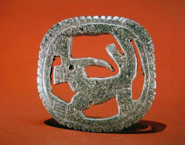 Áttört állattábla, Guacimo-ból, Linea Vieja területéről (tarka középzöld jáde) alkotó: Pre Columbian Pre Columbian
