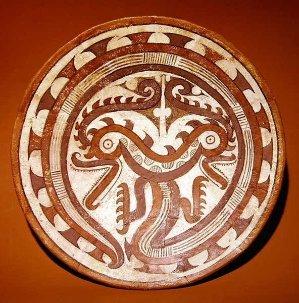 Két krokodilfejet ábrázoló tábla egy tekercselt kígyótesten, Late Cocle stílusú (kerámia) alkotó: Pre Columbian Pre Columbian